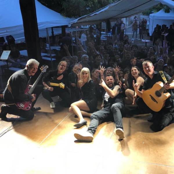 Location et vente de matériel son et effets spéciaux pour l'orchestre Ana Noche à Anse depuis 2016