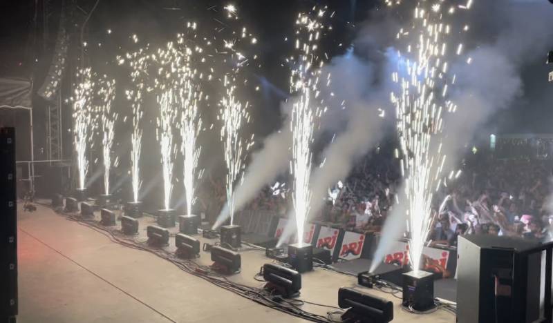 Etincelles lors d'un concert rap