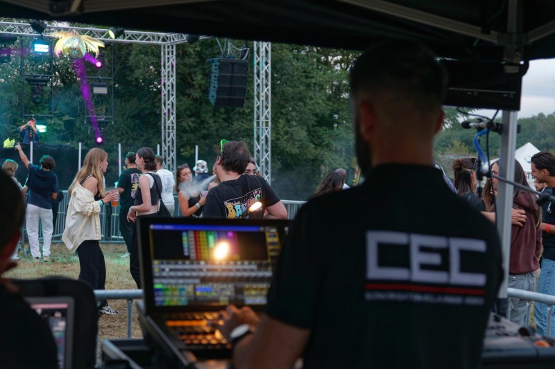 CEC Sonorisation, votre partenaire technique son, lumière et vidéo en Rhône Alpes.