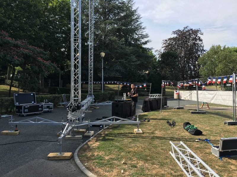 Le montage de l'écran géant