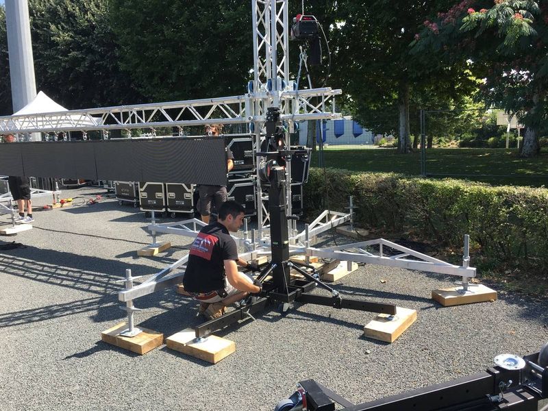 Le montage de l'écran géant