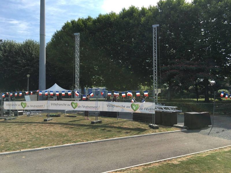 Le montage de l'écran géant