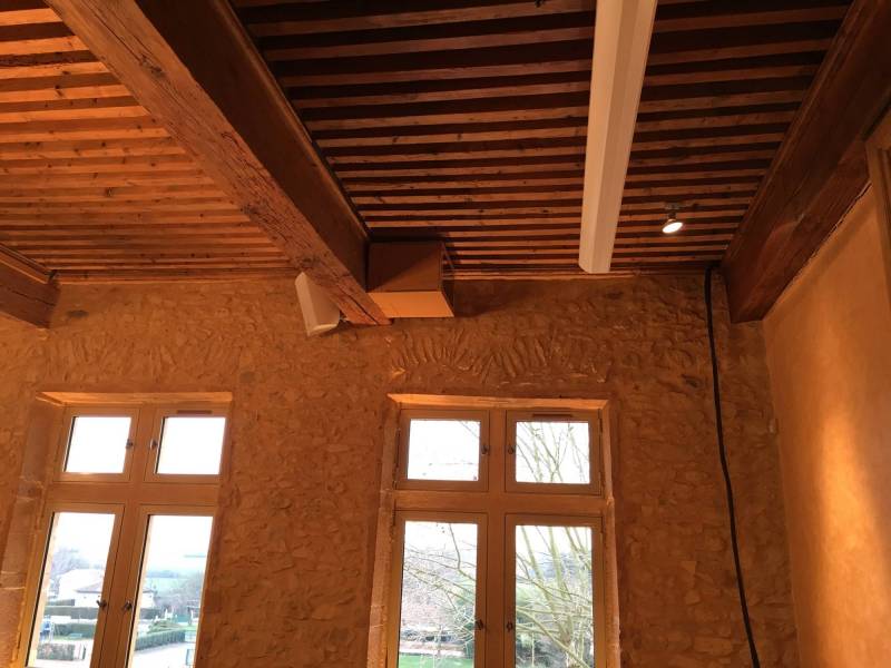 Installation permanente d'une salle des mariages à Arnas